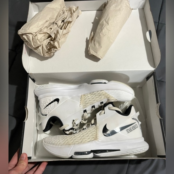 Nike Lebron witness V(5) white black - Picture 10 of 10